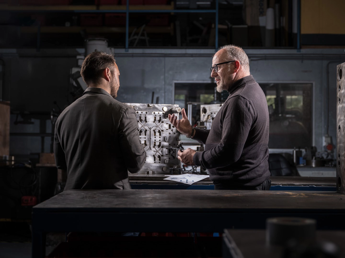 Controle van een matrijs door een specialist